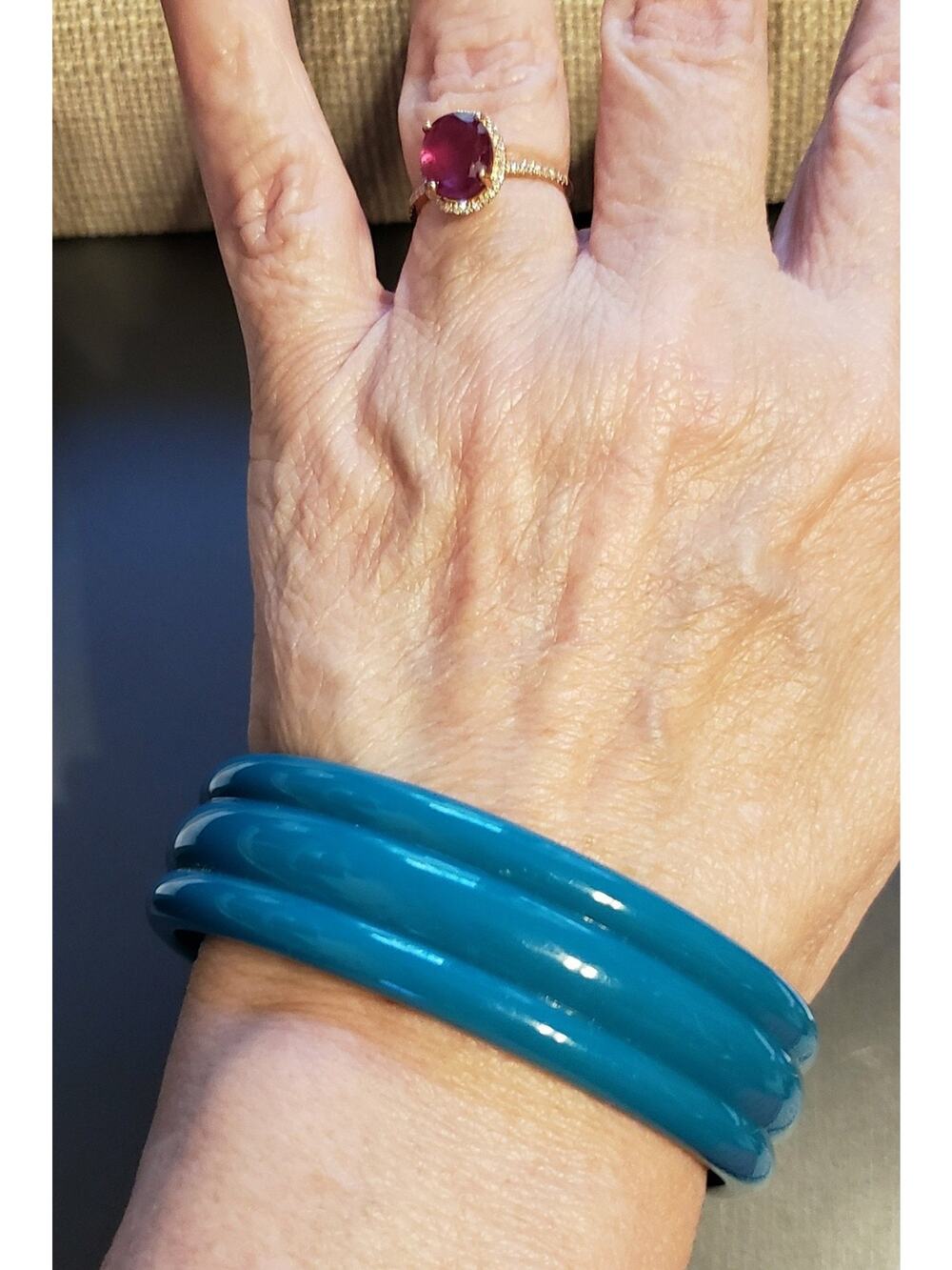 Vintage Aqua Blue Lucite Bracelet Bangle Mid Century Modern Ridged bn-2